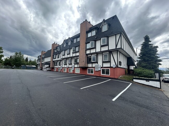 Building Photo - Kings Court