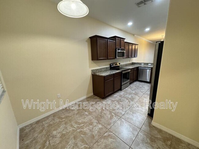 Foto del edificio - 9468 Trumpet Vine Loop