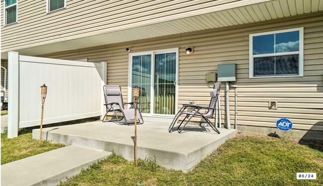 Foto del edificio - 2020-Built Beautiful 3 Bed 2.5 Bath End-Unit Townhome in Belle Arbor Community in Nashville, TN