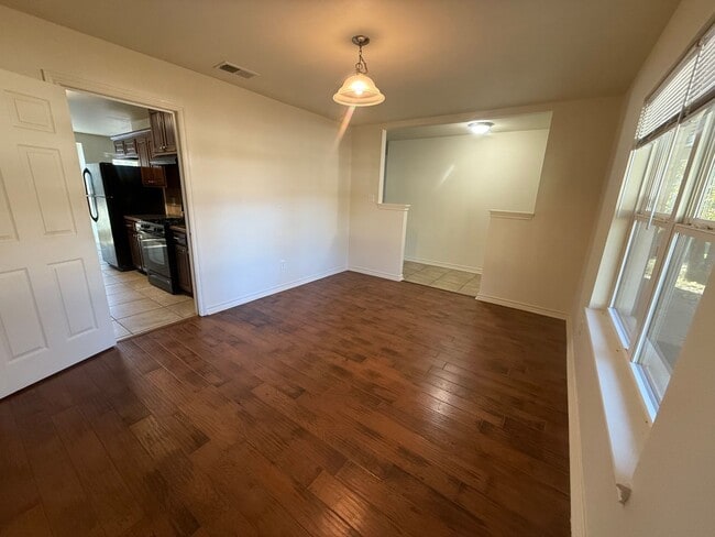 Foto del edificio - 3417 Timberlane Dr