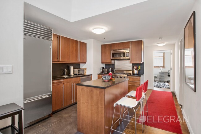 Foto del edificio - 305 2nd Ave