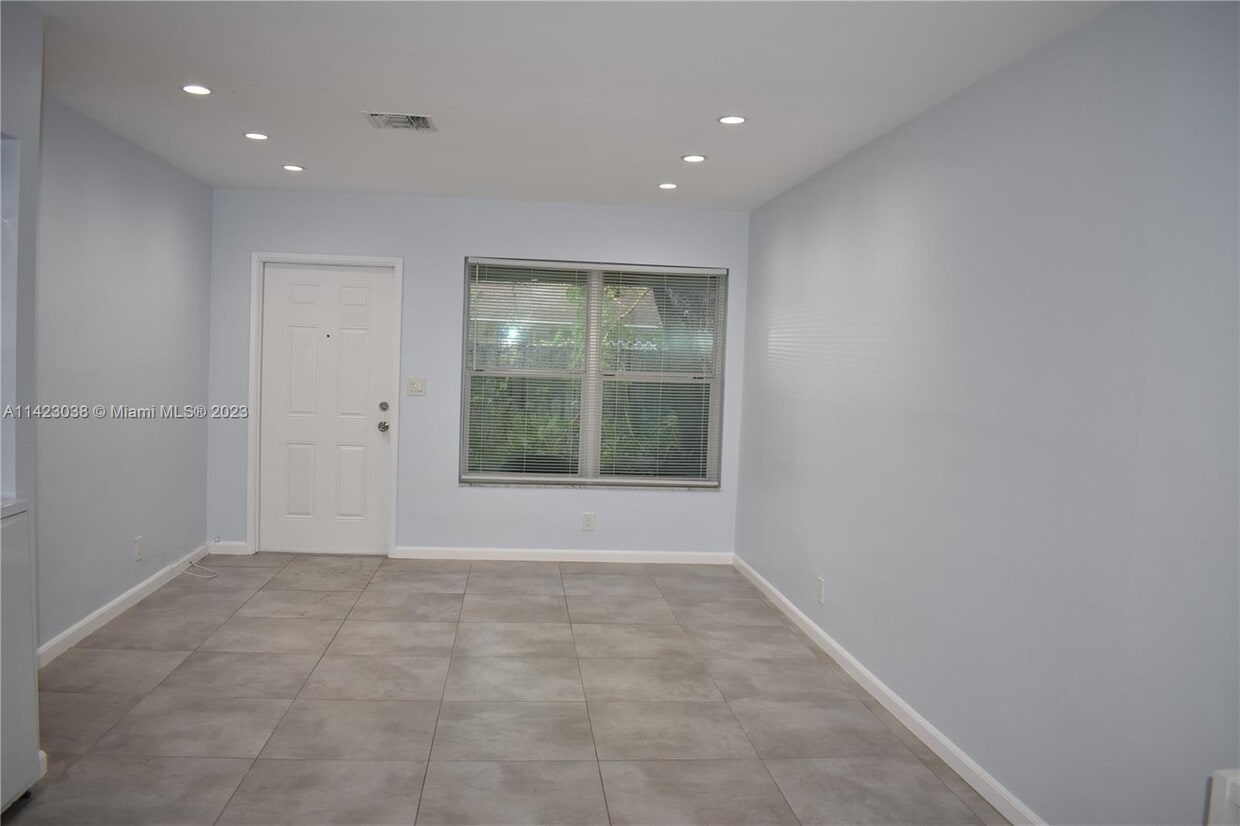 117 NE 30th Ct Unit 1, Wilton Manors, FL 33334 Room for Rent in