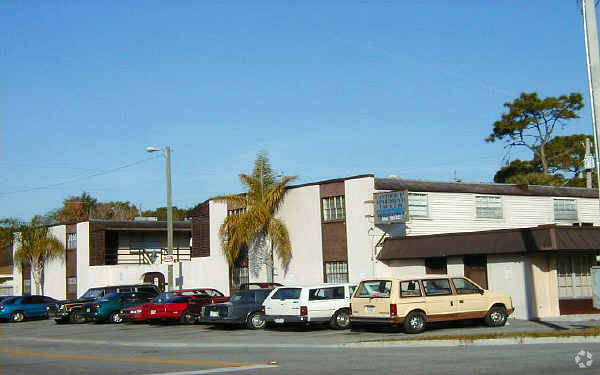 Primary Photo - Canterbury Apartments