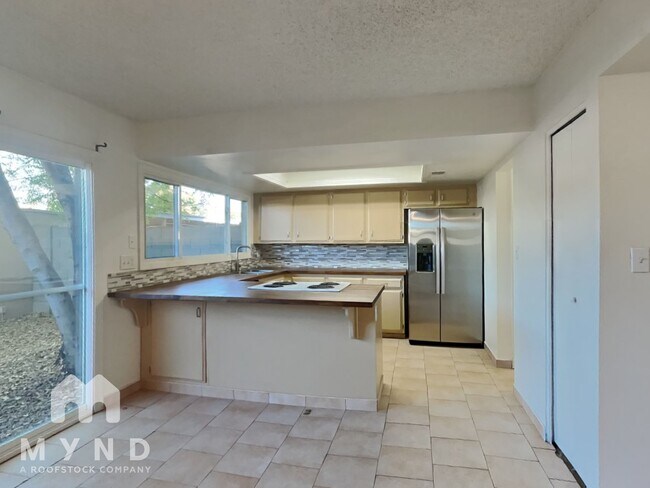 Building Photo - 4305 W Solano Dr N