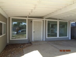 Building Photo - 710 Azalea Way