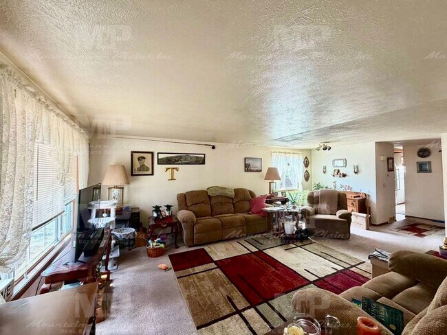 Foto del edificio - 1718 Enfield St