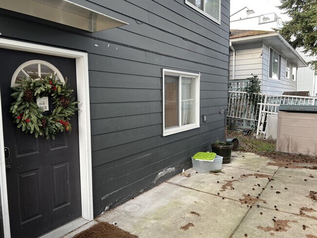 Building Photo - 3400 23rd Ave W