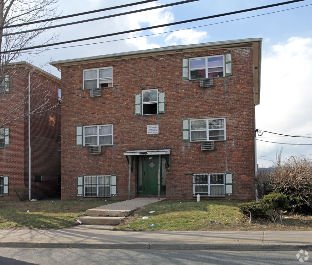 Primary Photo - 749 Grove St
