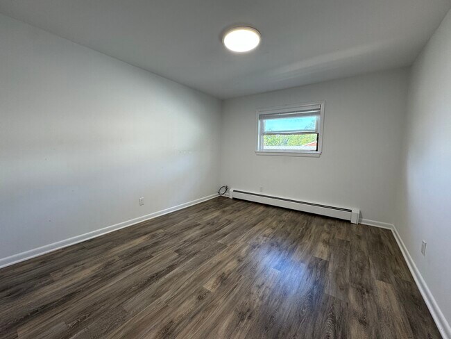 Building Photo - 1432 13th St