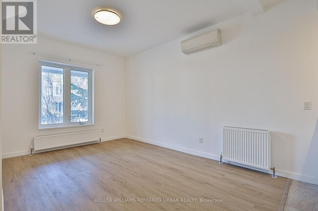 Building Photo - 786 Gladstone Ave