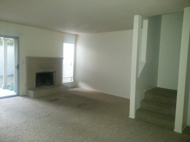 Foto del edificio - 3 bedroom Townhouse in a gated community