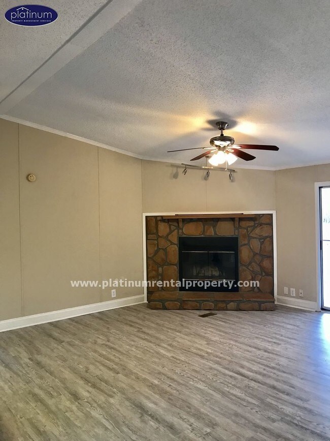 Building Photo - 5190 Stoneridge Dr