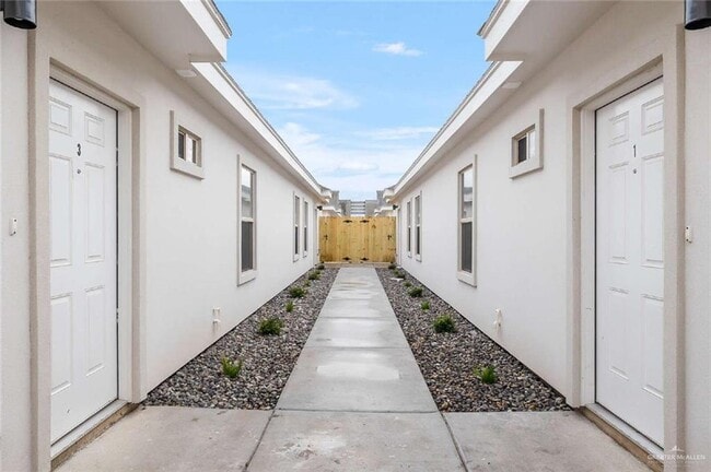 Building Photo - 1308 Petri Dr