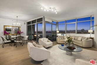 Building Photo - 13650 Marina Pointe Dr