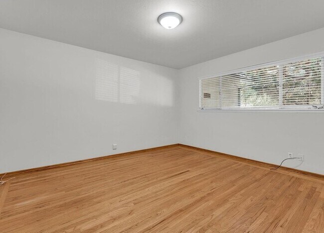 Foto del edificio - Sun-Filled Single-Story Home with Private Yard in Prime Walnut Creek Location