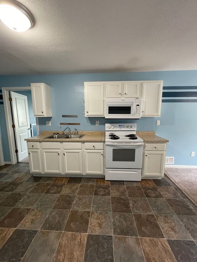 Building Photo - Charming 2 bed 1 bath home