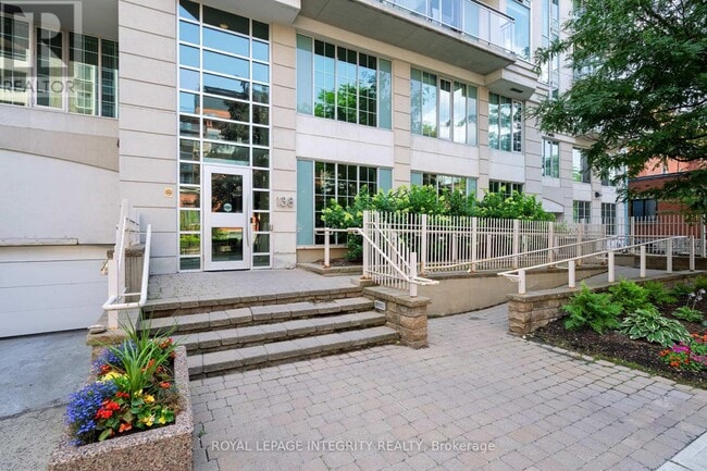Building Photo - 138 Somerset St W