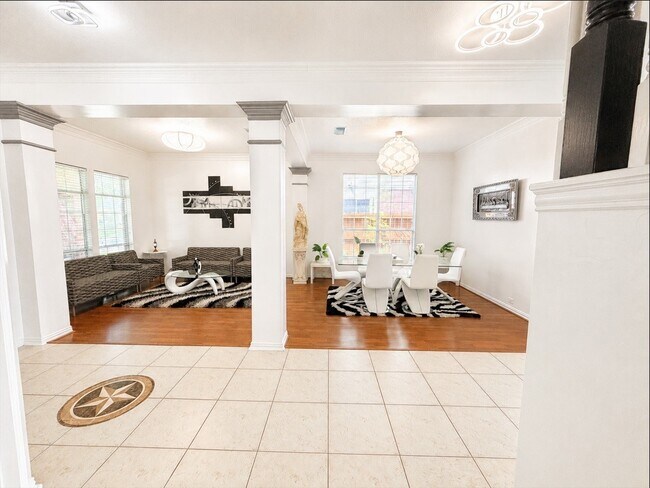 Building Photo - 5507 Cranston Ct