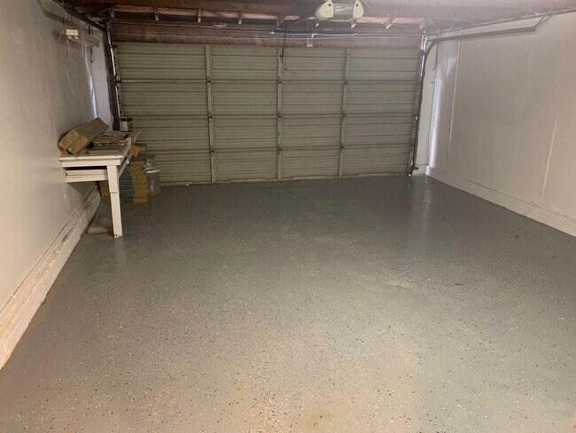 Building Photo - 2305 Byrd Dr