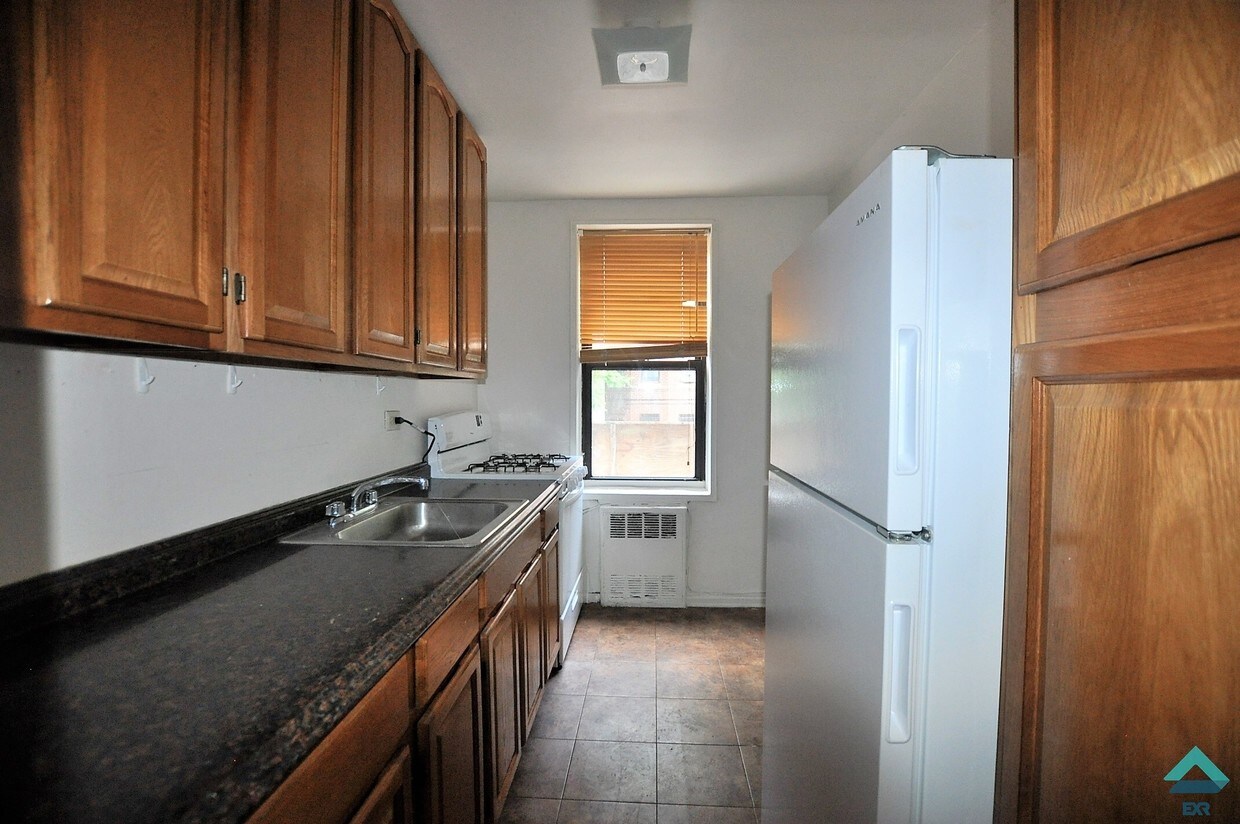 Primary Photo - 111 Woodruff Ave