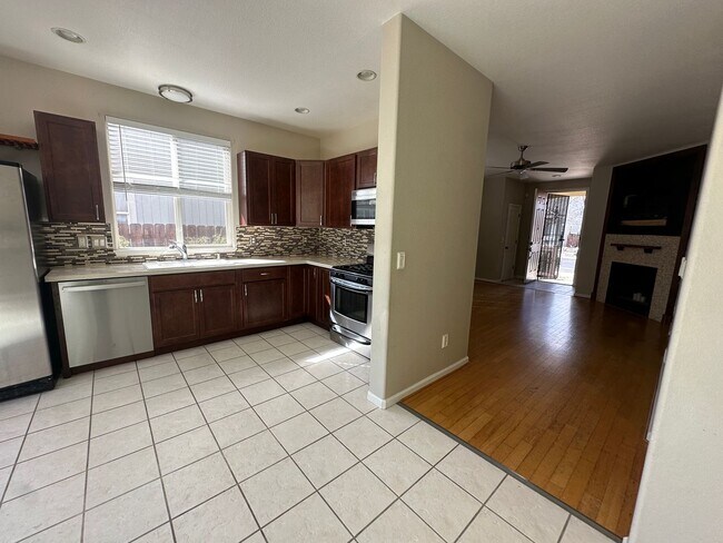 Foto del edificio - 2102 Red Blossom Ct