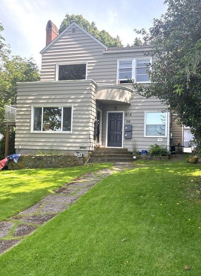 Building Photo - 814 High St
