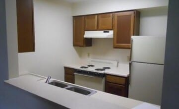 Building Photo - 1200 Rays Dr