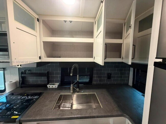 Foto del edificio - 385 NW 16th St