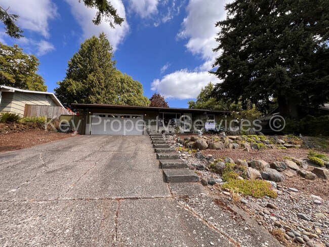 Building Photo - Beautifully Remodeled Gresham Ranch