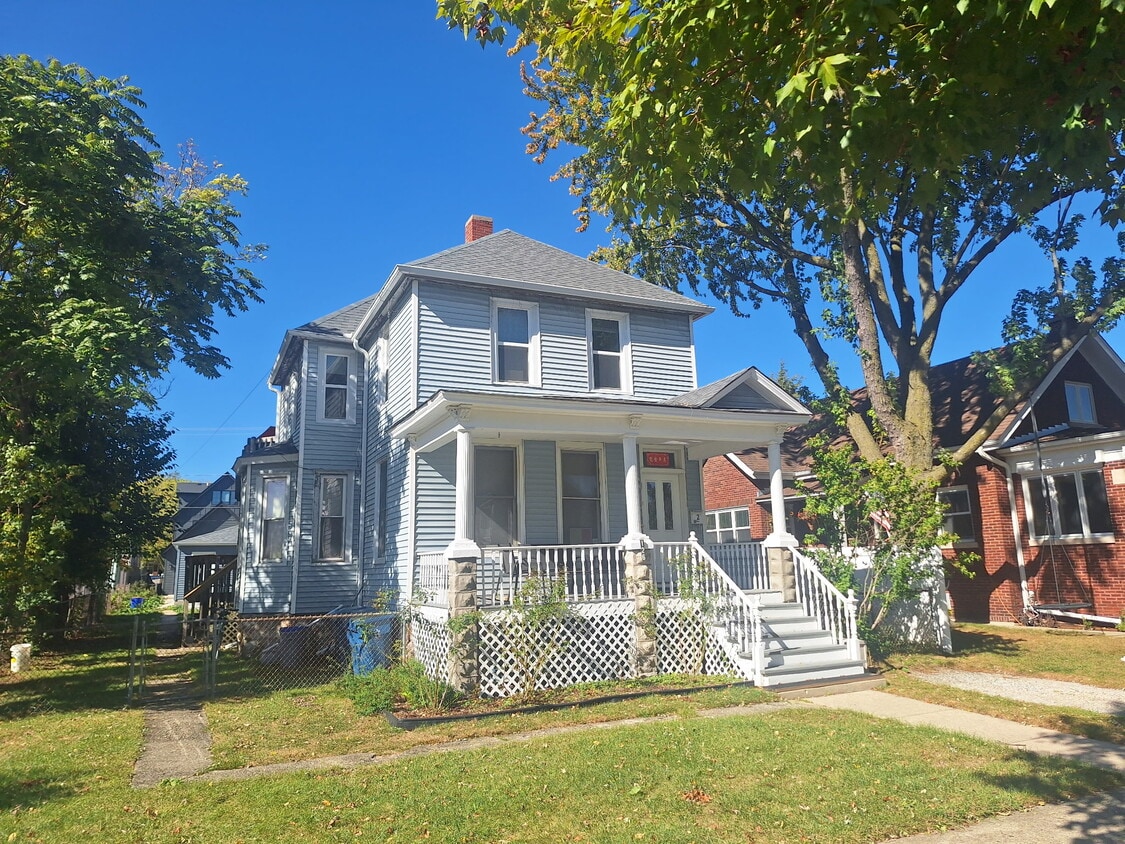 Primary Photo - 126 N Maple Ave
