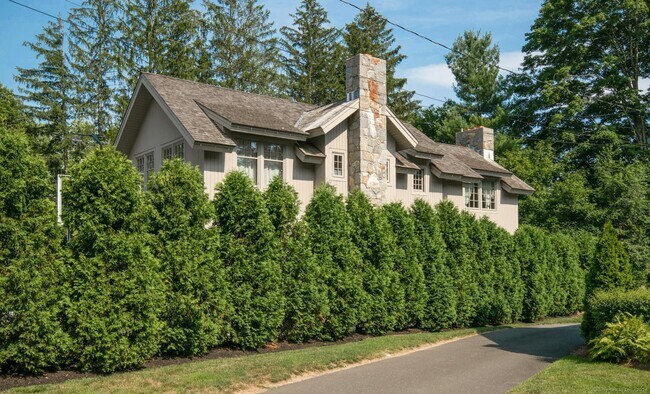 Building Photo - 67 Lakeview Ave