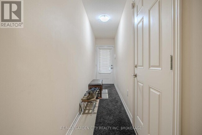 Building Photo - 37 Durksen Dr