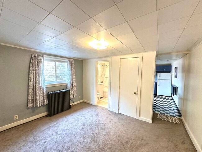 Building Photo - 1 Bed, 1 Bath South Side Apartment - Dead-...