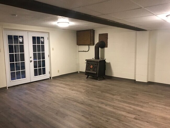 Foto del edificio - 3 bedroom/1.5 bath house in Seneca School ...