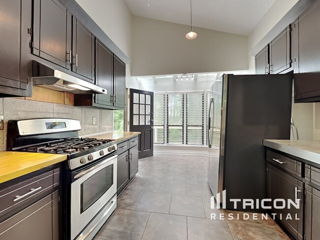 Building Photo - 628 Benson Hurst Dr SW