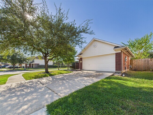 Foto del edificio - 3318 Field Manor Ln