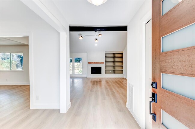 Building Photo - 4827 Gerona Dr