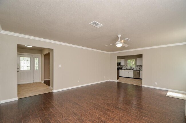 Foto del edificio - 615 Jeb Stuart Ln