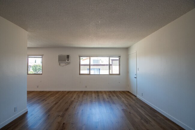 Building Photo - 6512 Woodman Ave