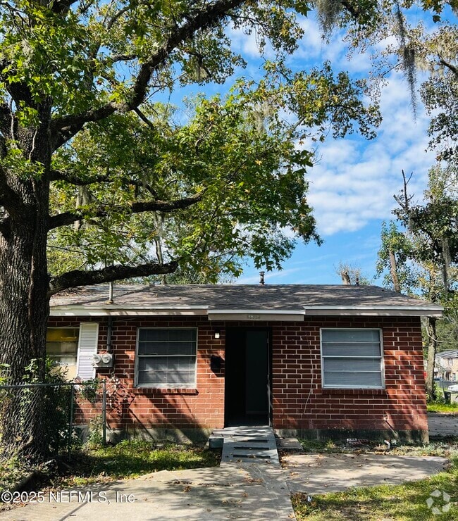 Building Photo - 3638 Lionell St