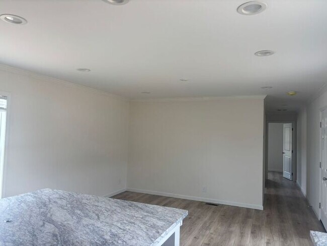 Foto del edificio - 160 Rosewood Ave