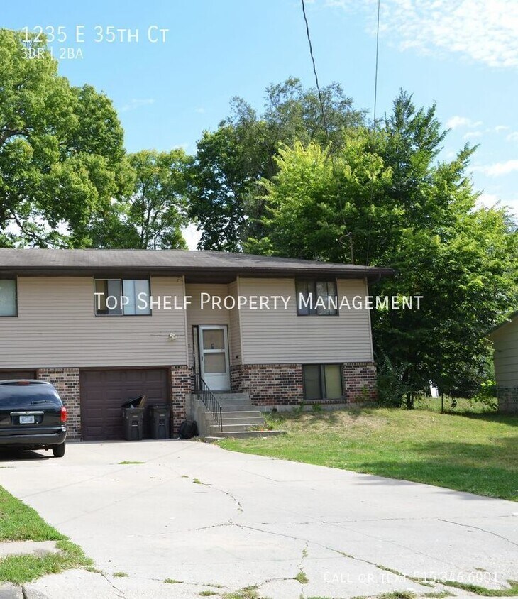 Updated 3 bedroom 1.5 duplex House Rental in Des Moines, IA