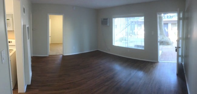 Building Photo - 24852 Newhall Ave