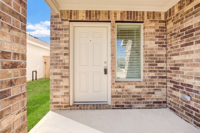 Building Photo - 17827 Pemswood Dr