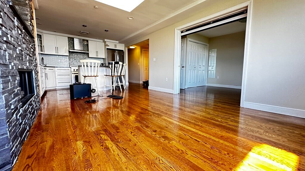 Foto principal - 23 Bay State Rd