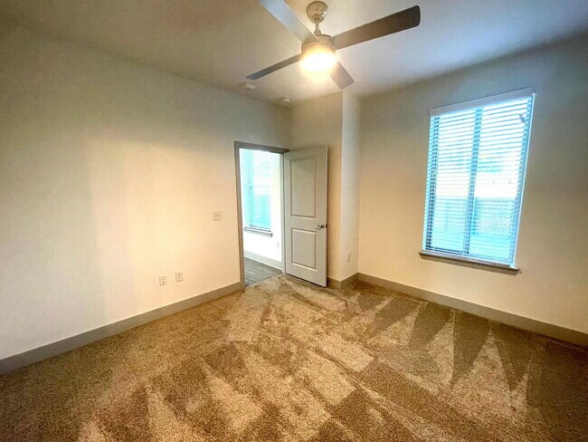 Foto del edificio - 8010 Blue Goose Rd