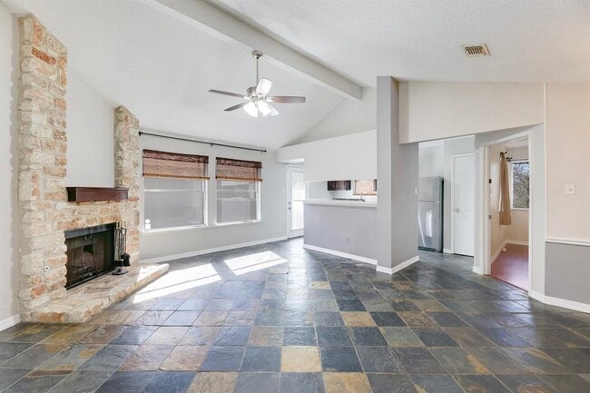 Foto del edificio - 16828 Village Oak Loop
