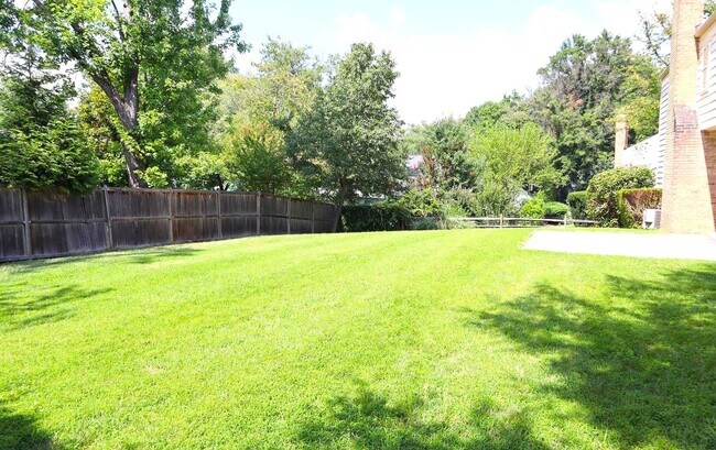 Building Photo - Fabulous Updated 4 Bedroom, 2.5 Bathroom H...