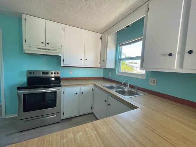 Building Photo - 203 9th St