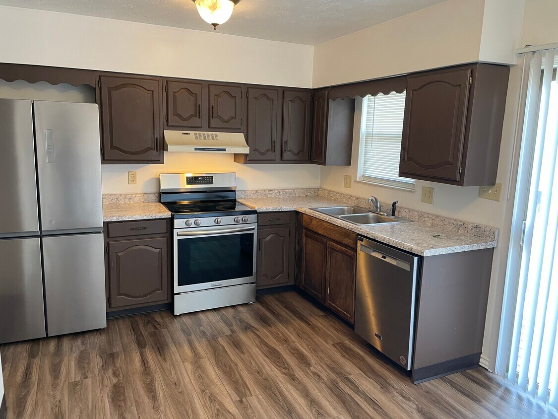 Kitchen - 120 Highland Hills Dr